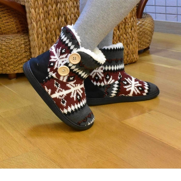 Oncai Women's Cozy Winter Knit Red, Black and White Snowflake Button Boots Sz 9 - Picture 5 of 8
